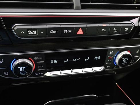 Used 2018 Audi Q7 3.0T Prestige w/ Prestige Package AWD/4WD image 32