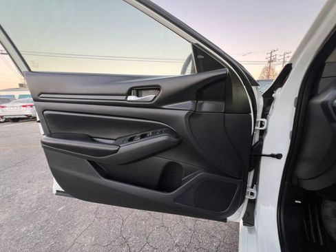 Used 2025 Nissan Altima 2.5 SV image 18