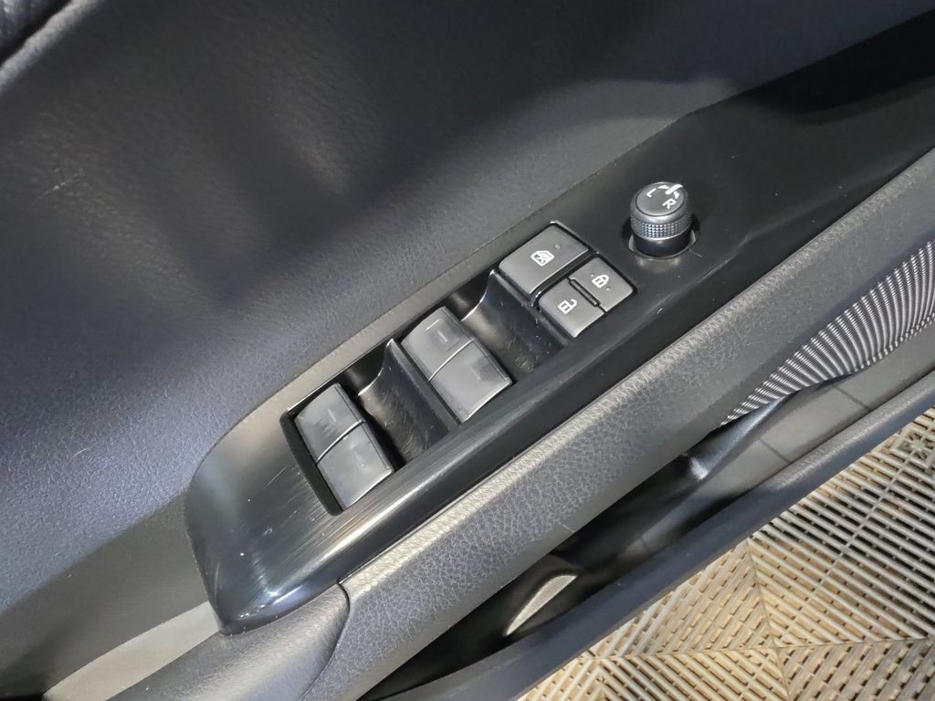 Used 2025 Toyota Camry SE w/ Convenience Package AWD/4WD image 15