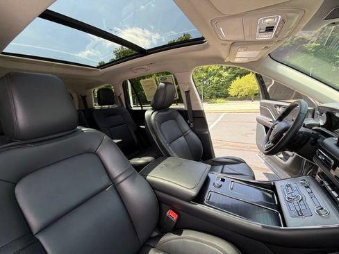 Used 2024 Lincoln Aviator AWD w/ Premium Package image 30