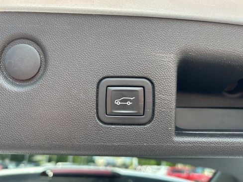 Used 2021 Chevrolet Equinox Premier image 39