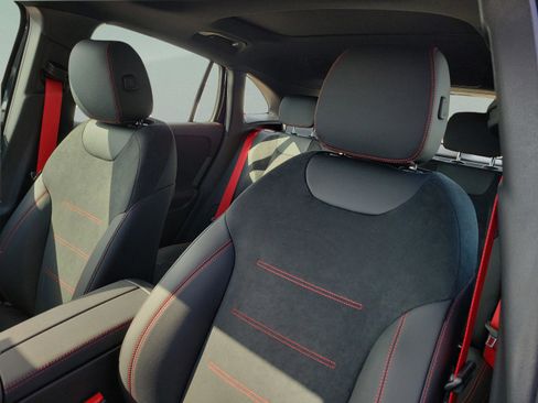 New 2026 Mercedes-Benz GLA 35 AMG 4MATIC image 17