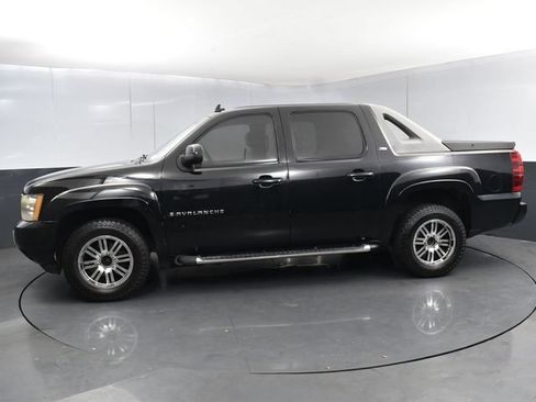 Used 2009 Chevrolet Avalanche LT w/ Suspension Package, Off-Road AWD/4WD image 4