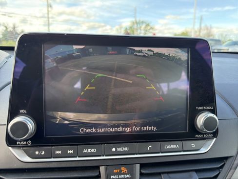 Used 2024 Nissan Altima 2.5 SV FWD image 25
