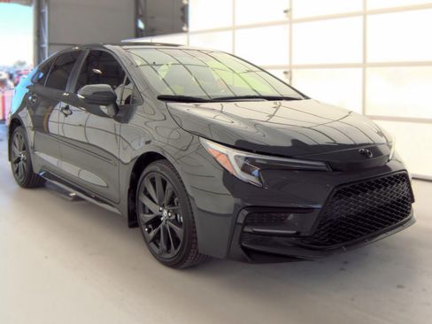Used 2024 Toyota Corolla SE FWD image 3