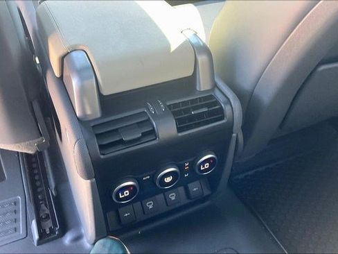 Used 2022 Land Rover Defender 90 X-Dynamic S image 38