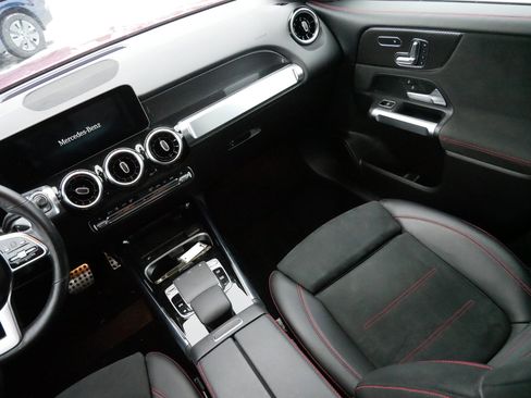 Used 2020 Mercedes-Benz GLB 250 4MATIC image 11