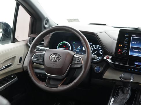 Used 2021 Toyota Sienna Platinum AWD/4WD image 15