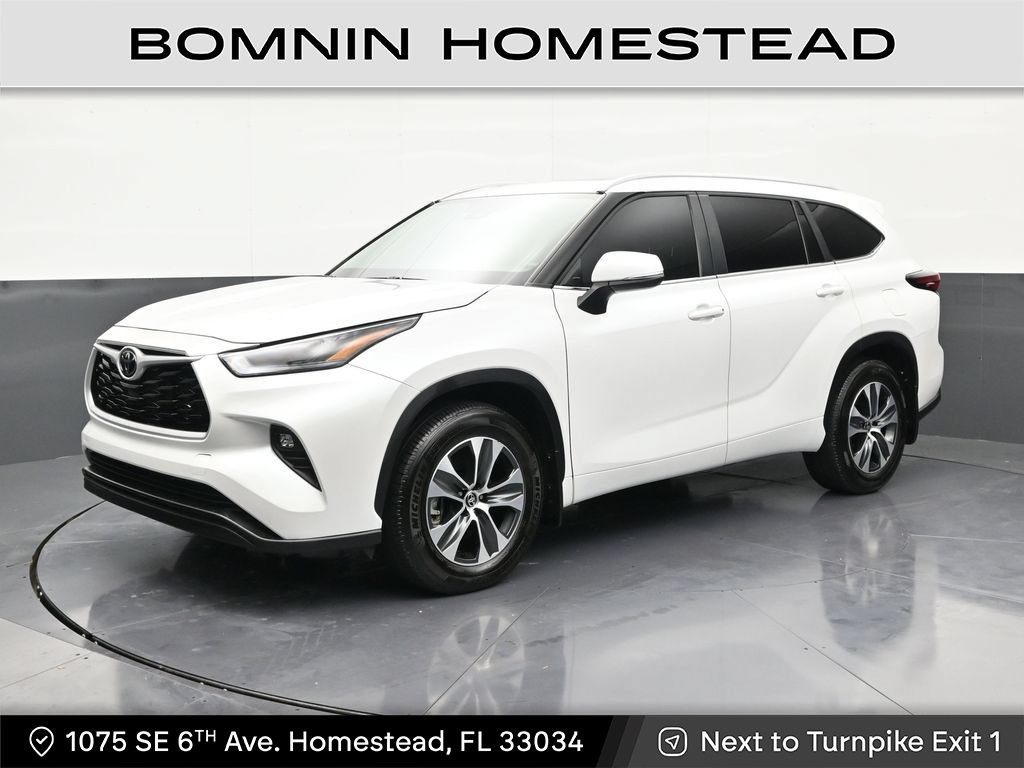 Used 2025 Toyota Highlander XLE FWD image 1