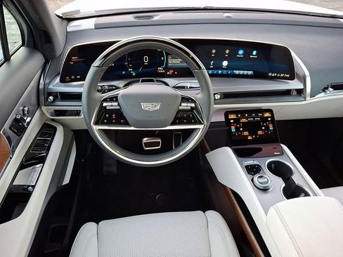 New 2026 Cadillac Vistiq Sport image 7