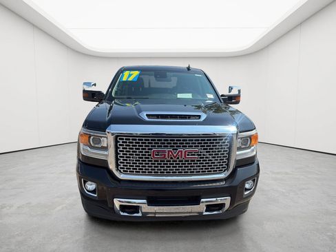 Used 2017 GMC Sierra 2500 Denali w/ Duramax Plus Package AWD/4WD image 2