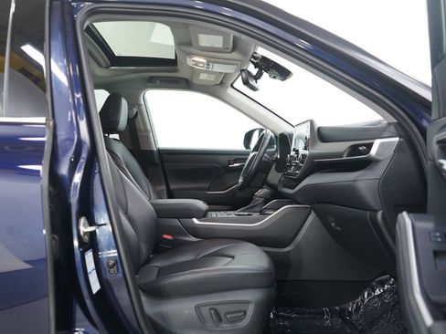 Used 2020 Toyota Highlander XLE image 12