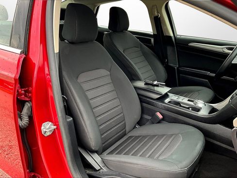 Used 2020 Ford Fusion SE image 7