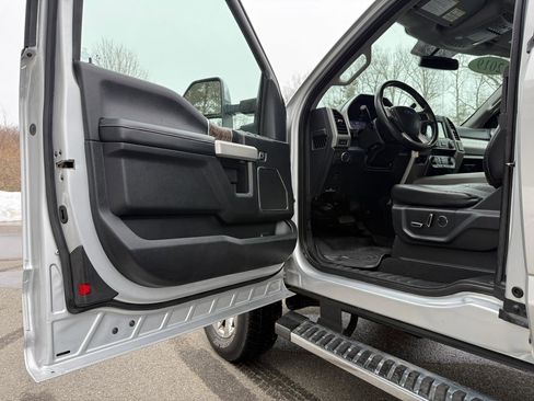 Used 2019 Ford F250 Lariat w/ Chrome Package image 11