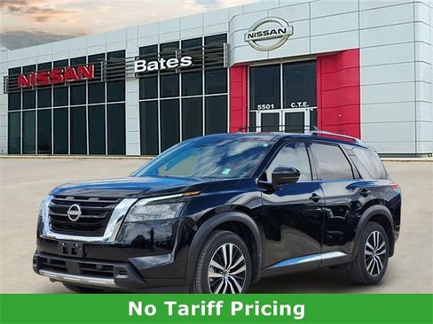 Certified 2025 Nissan Pathfinder Platinum image 2