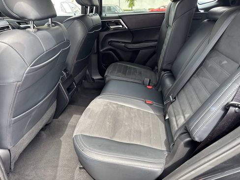 Used 2024 Mitsubishi Outlander FWD image 12