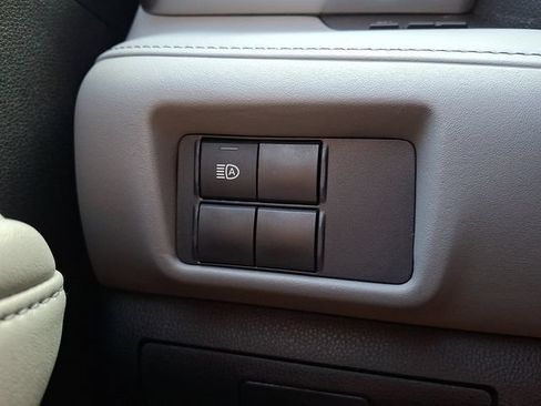 Used 2021 Toyota Highlander L AWD/4WD image 21