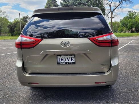 Used 2017 Toyota Sienna LE FWD image 8