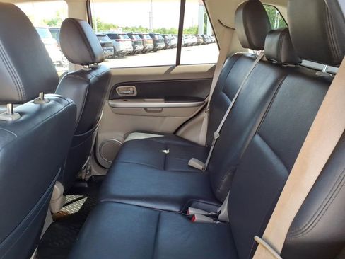 Used 2012 Suzuki Grand Vitara Premium RWD image 5