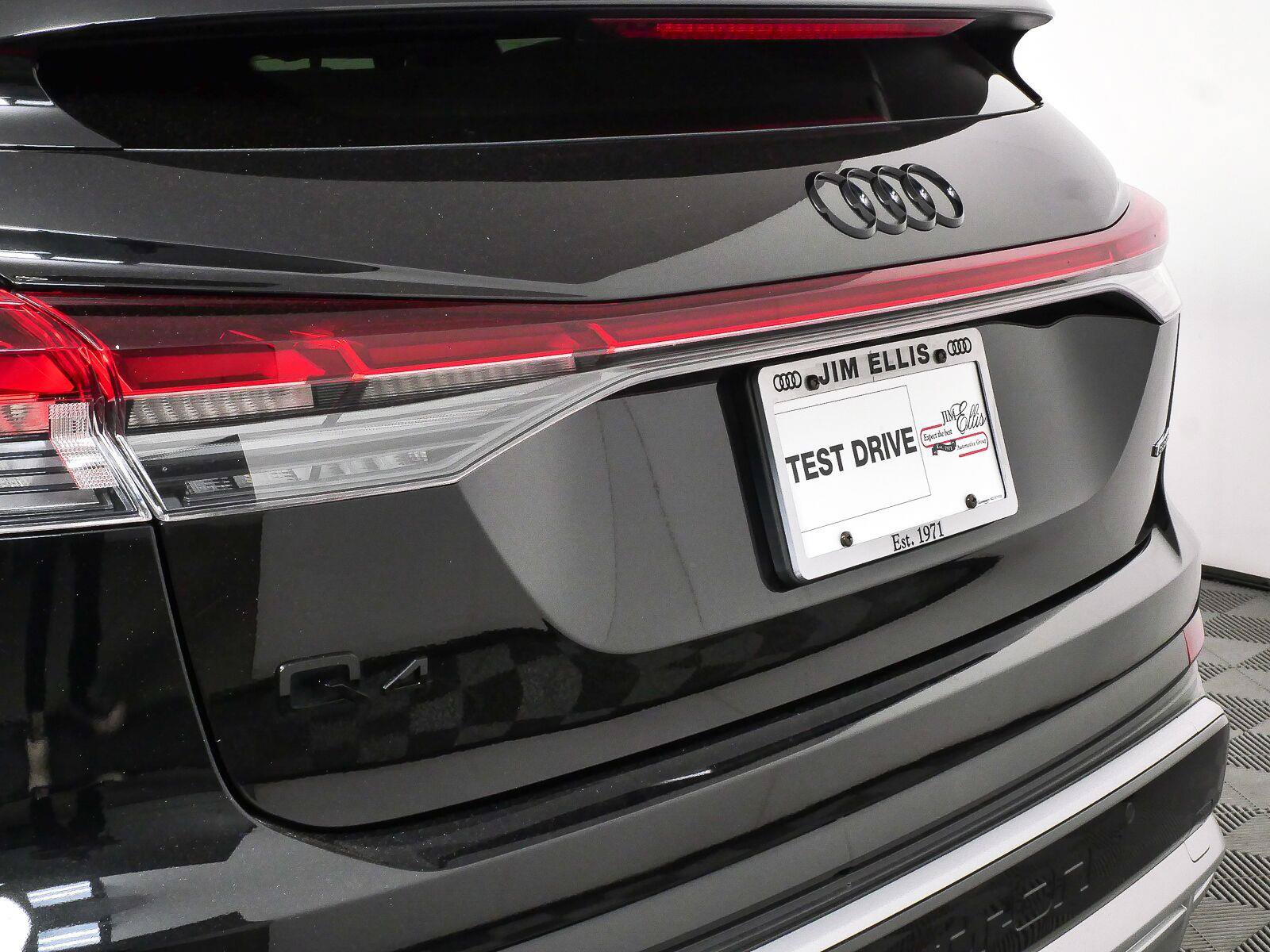 Used 2023 Audi Q4 e-tron Premium Plus w/ Premium Plus AWD/4WD image 38