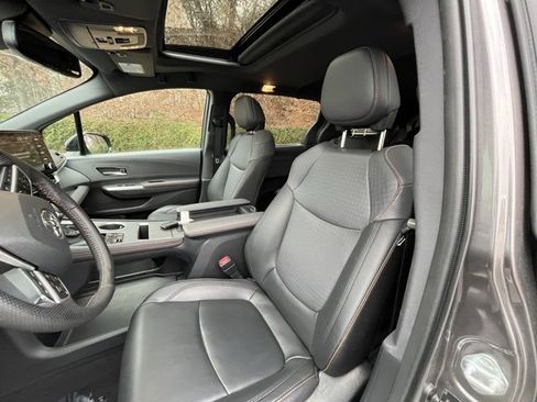 Used 2022 Toyota Sienna XSE image 3