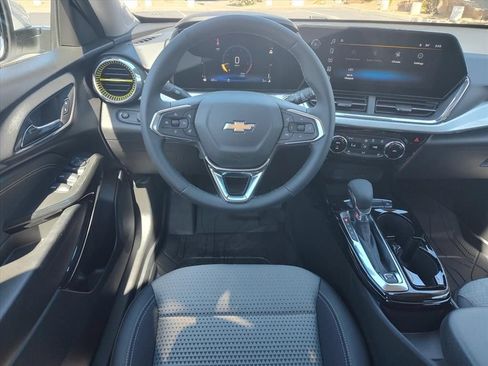 New 2026 Chevrolet Trax LT w/ Driver Confidence Package FWD image 7