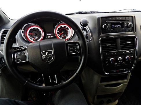 Used 2016 Dodge Grand Caravan SE image 15