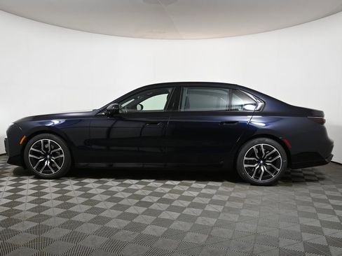 Used 2024 BMW 760i xDrive image 2