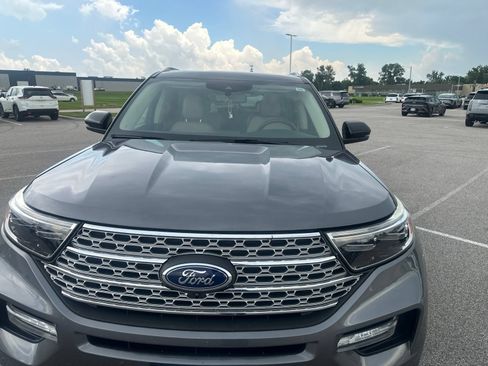 Used 2022 Ford Explorer Limited w/ Equipment Group 301A RWD image 3
