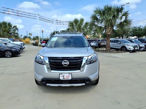 Used 2025 Nissan Pathfinder SL w/ SL Premium Package FWD image 8