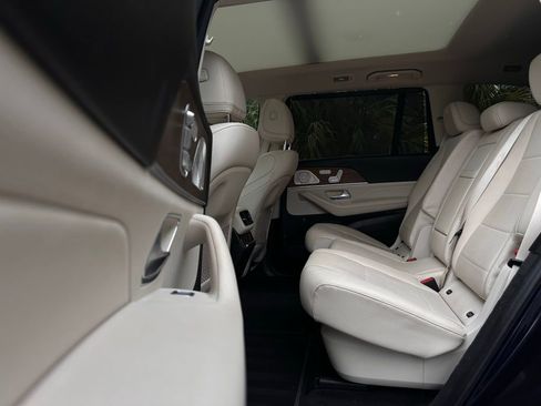 Used 2022 Mercedes-Benz GLS 450 4MATIC image 28