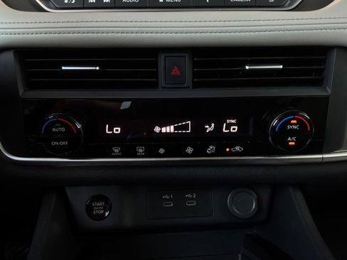Used 2025 Nissan Rogue SV FWD image 28