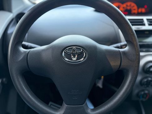 Used 2011 Toyota Yaris 2-Door Hatchback image 24