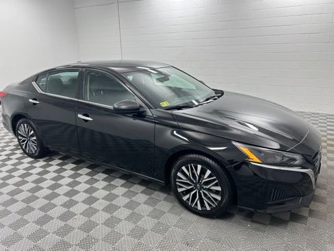 Used 2024 Nissan Altima 2.5 SV FWD image 4