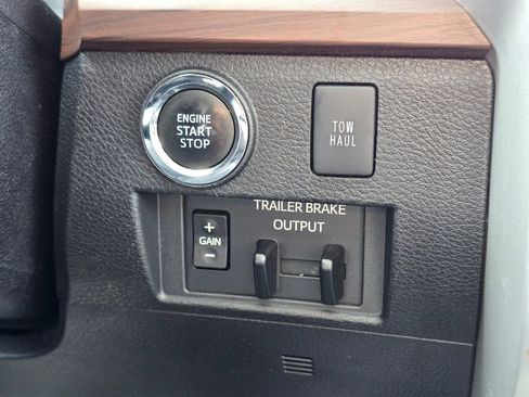 Used 2021 Toyota Tundra Limited w/ Limited Premium Package image 38