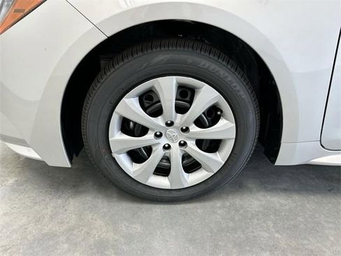 Used 2025 Toyota Corolla LE w/ Convenience Package image 11