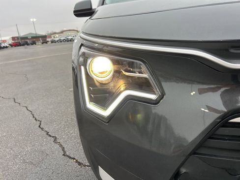 Used 2023 Kia Niro EX image 33