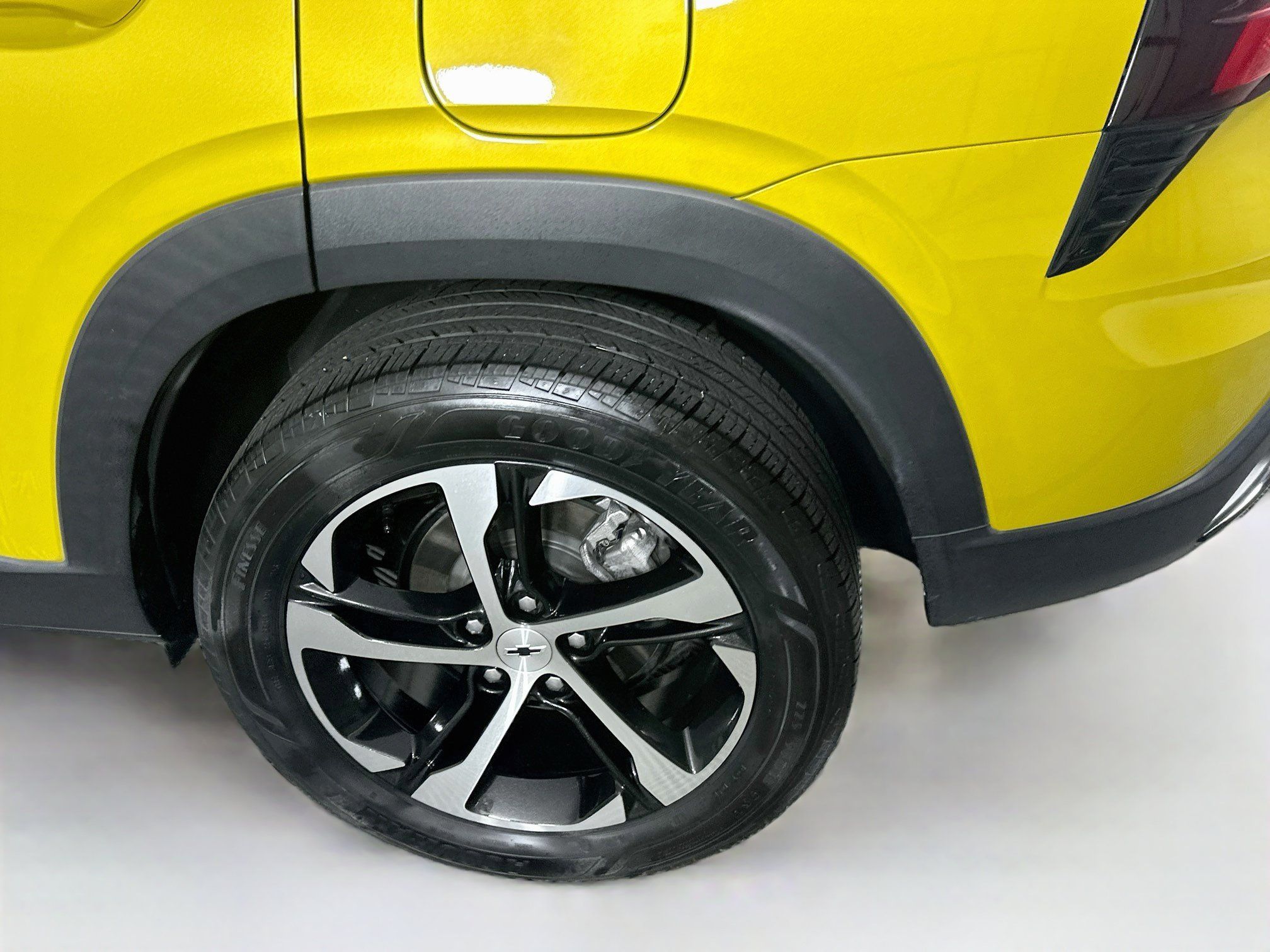 Used 2024 Chevrolet Trax RS w/ Sunroof Package FWD image 11