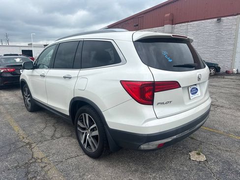 Used 2018 Honda Pilot Touring image 2