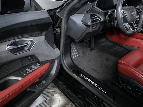 Used 2023 Audi e-tron GT Prestige image 8