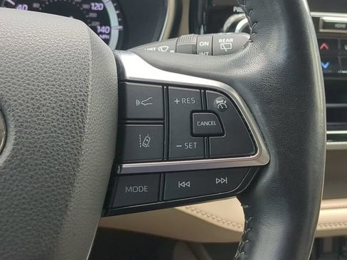 Used 2021 Toyota Highlander Platinum FWD image 32