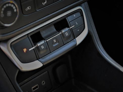 Used 2024 GMC Terrain SLE FWD image 13