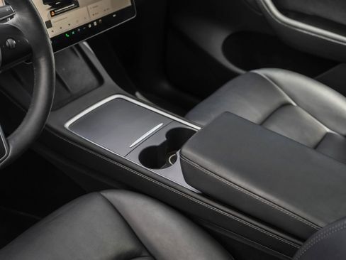 Used 2023 Tesla Model Y Performance AWD/4WD image 23