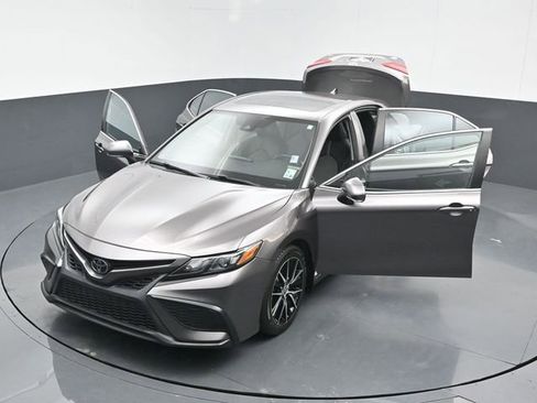 Used 2022 Toyota Camry SE image 26
