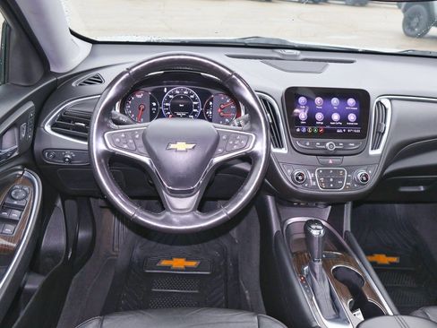Used 2020 Chevrolet Malibu Premier image 12