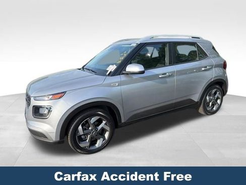 Used 2025 Hyundai Venue SEL image 3
