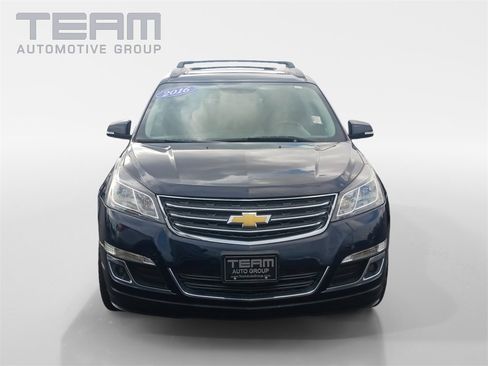 Used 2016 Chevrolet Traverse LT image 2