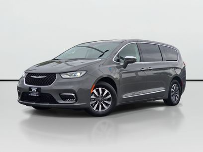 Used 2022 Chrysler Pacifica Limited