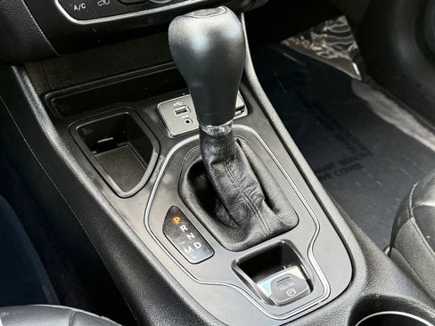 Used 2019 Jeep Cherokee Latitude Plus FWD image 27