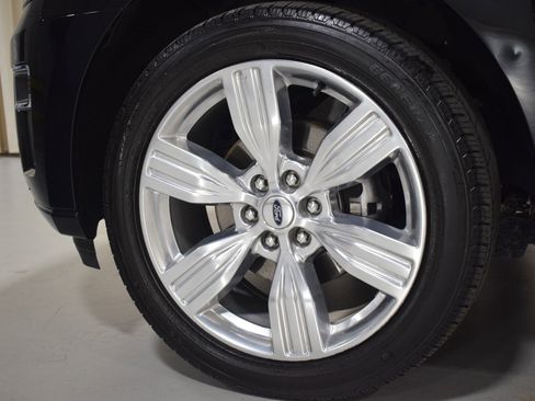 Used 2023 Ford Expedition Platinum image 5